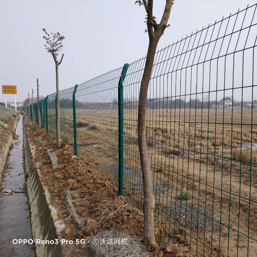 高速公路護欄網(wǎng)圖片3