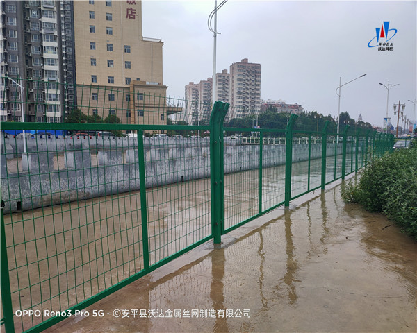 水庫(kù)隔離柵圖片5